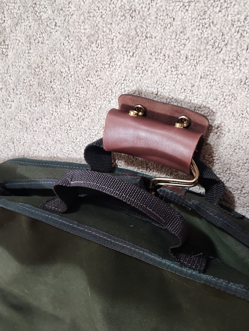 Orvis Dark Green Canvas Garment Bag with Brown Leather Accents - Picture 9 of 16